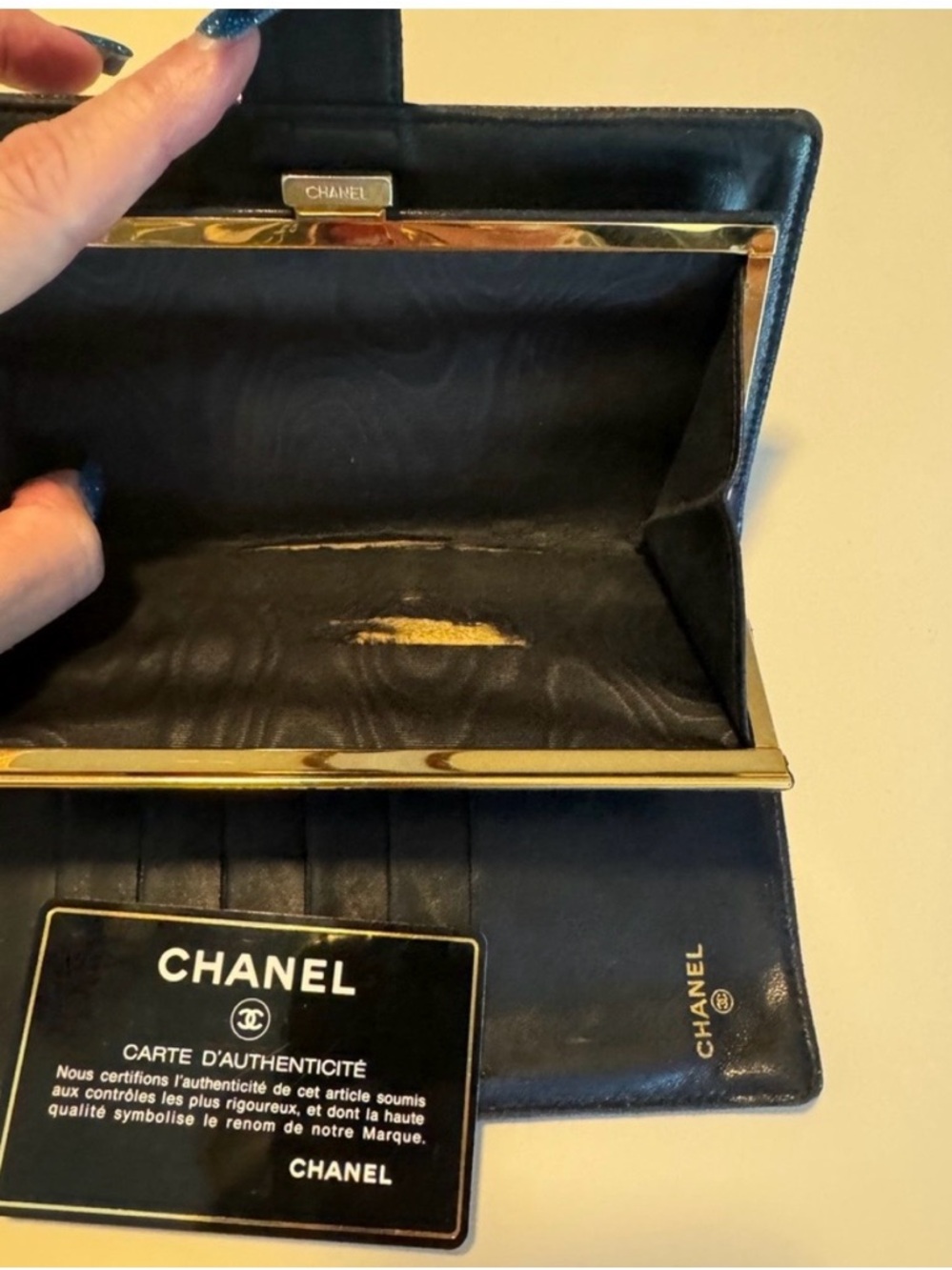 Chanel Vintage Caviar Kiss-Lock Wallet Black Leather CC Logo - Picture 8 of 9